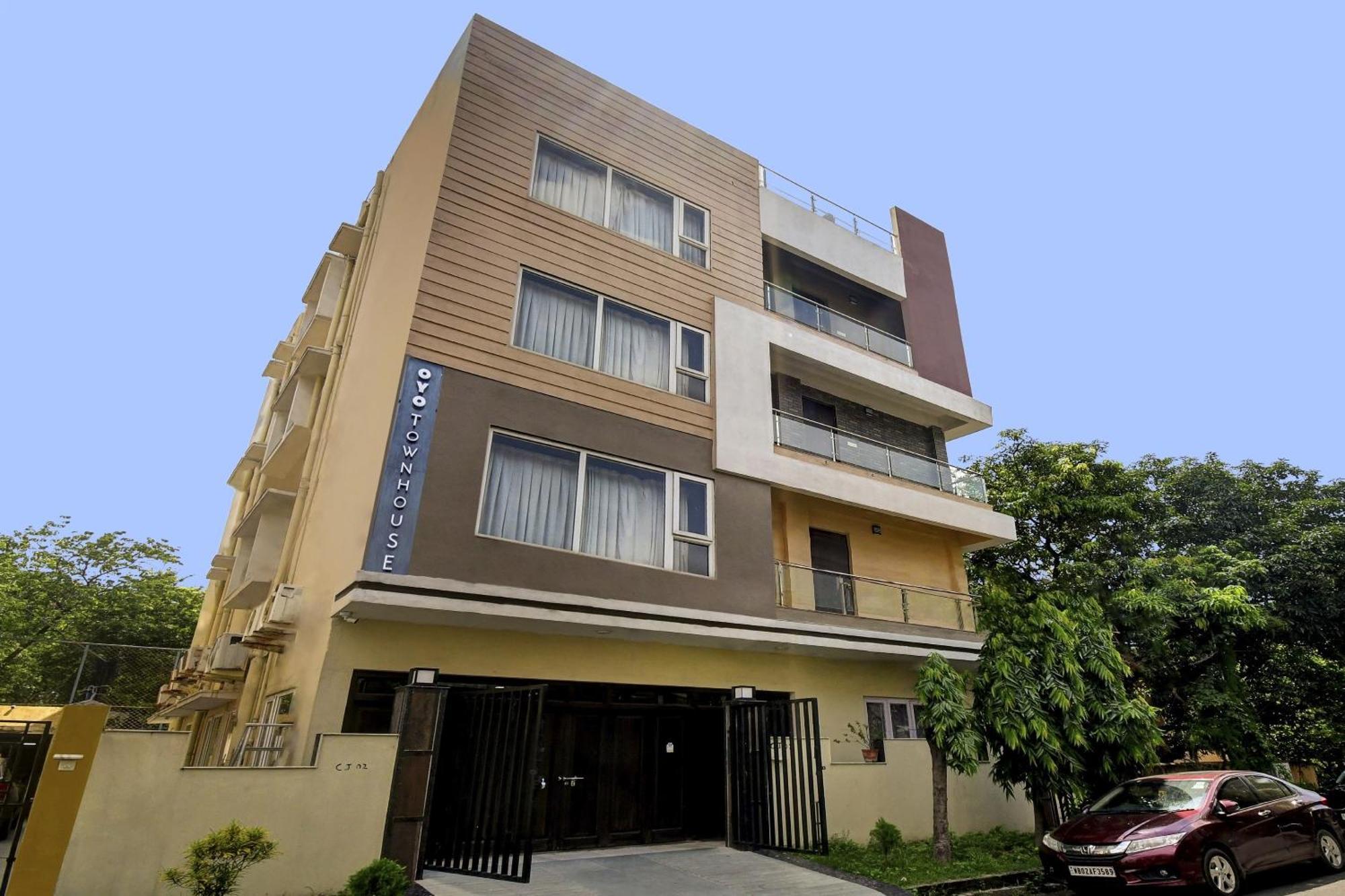 Super Townhouse All In One Калькутта Экстерьер фото