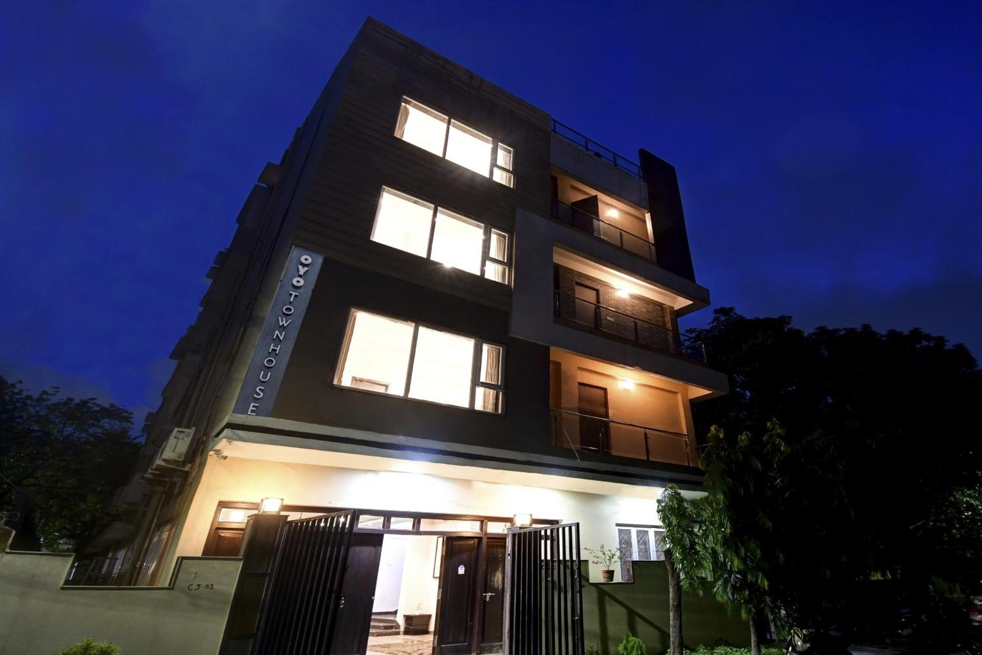 Super Townhouse All In One Калькутта Экстерьер фото