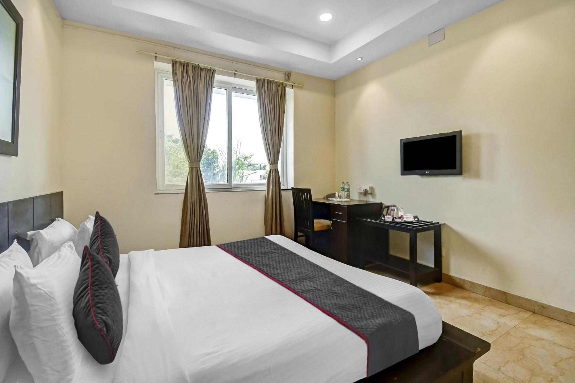 Super Townhouse All In One Калькутта Экстерьер фото