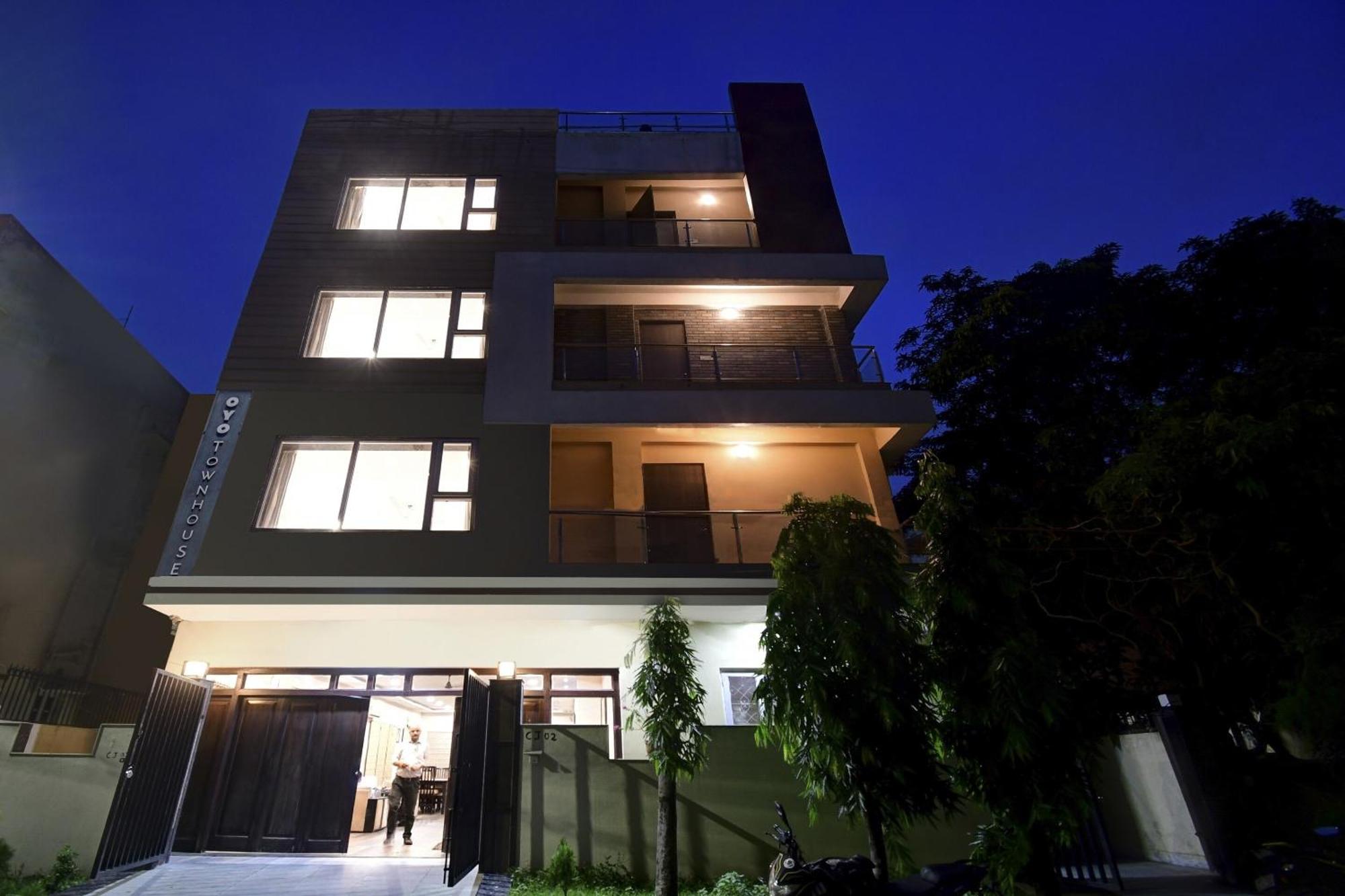 Super Townhouse All In One Калькутта Экстерьер фото